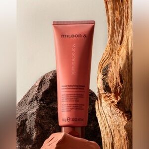 Monochromatic Velvet Texturizing Cream